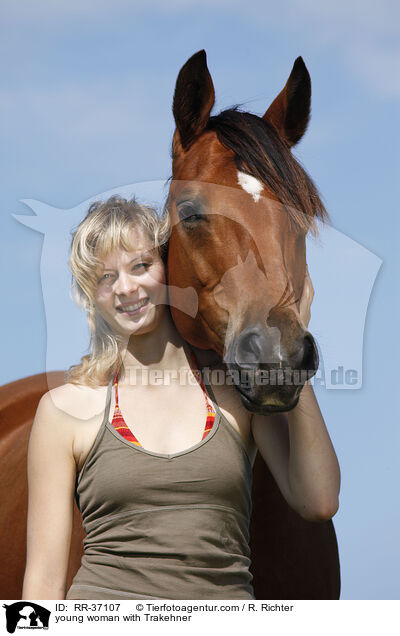 junge Frau mit Trakehner / young woman with Trakehner / RR-37107
