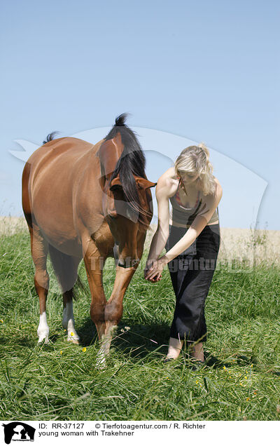 junge Frau mit Trakehner / young woman with Trakehner / RR-37127