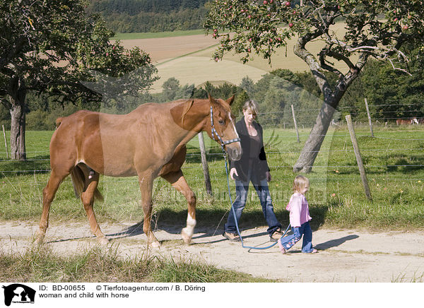 Frau und Kind mit Pferd / woman and child with horse / BD-00655