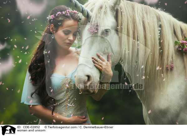 Frau und Einhorn / woman and unicorn / CDE-02852