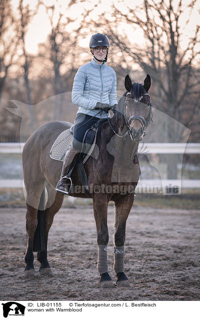 Frau mit Warmblut / woman with Warmblood / LIB-01155