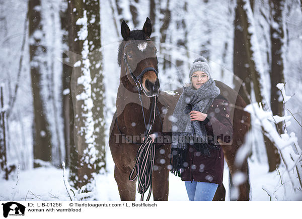 Frau mit Warmblut / woman with warmblood / LIB-01256