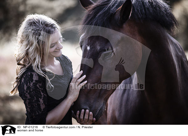Frau und Pferd / woman and horse / NP-01216