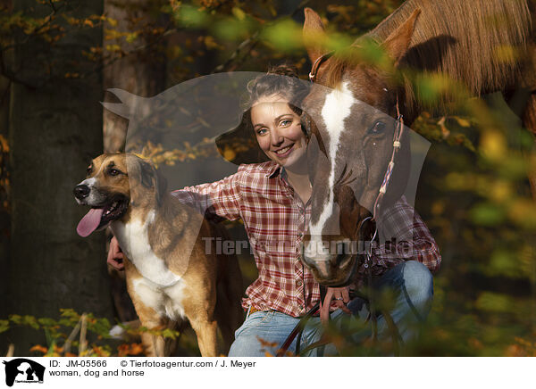 woman, dog and horse / JM-05566