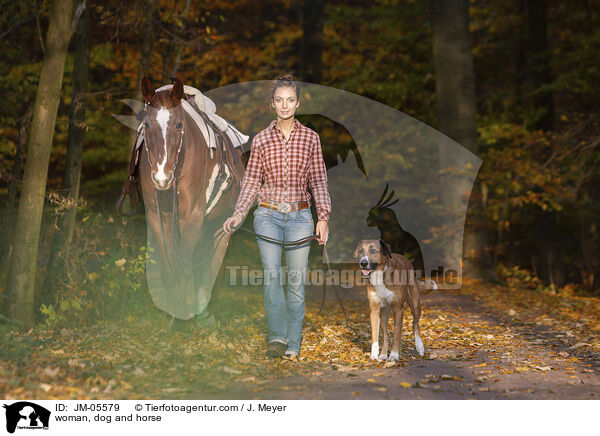 Frau, Hund und Pferd / woman, dog and horse / JM-05579