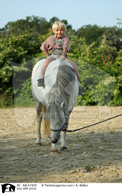Junge und Pony / boy with pony / AB-01925