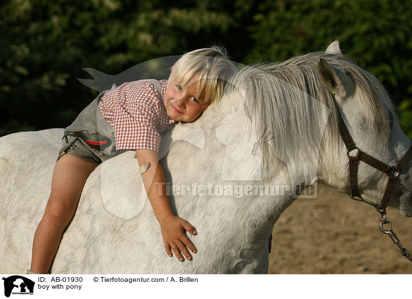 boy with pony / AB-01930