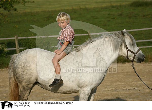 boy with pony / AB-01931