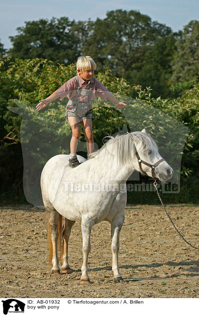 Junge und Pony / boy with pony / AB-01932