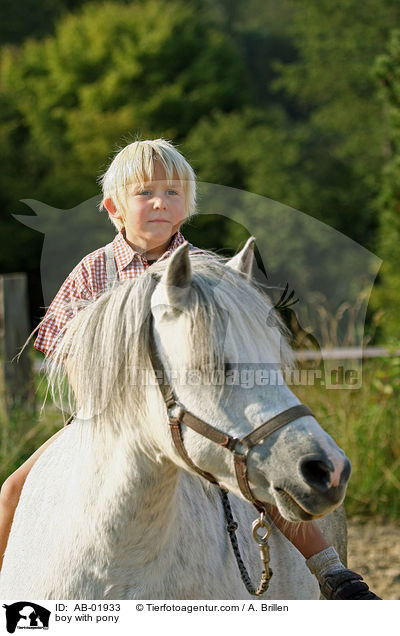 boy with pony / AB-01933