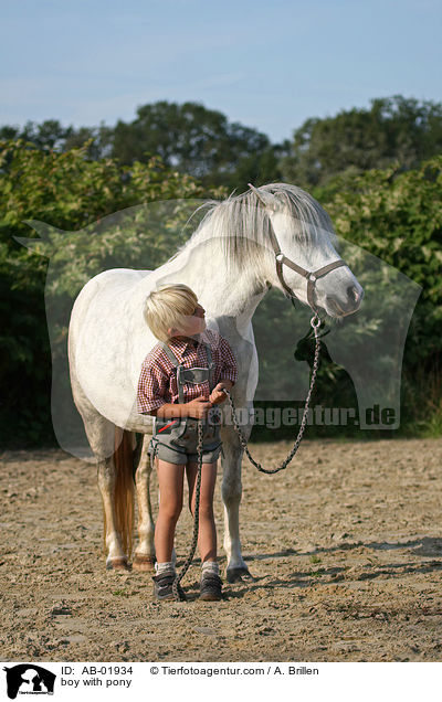Junge und Pony / boy with pony / AB-01934