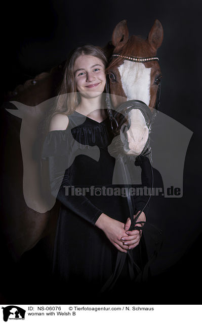 Frau mit Welsh B / woman with Welsh B / NS-06076