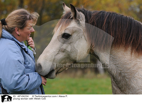 junge Frau mit Welsh Cob / young woman with Welsh Cob / AP-04234
