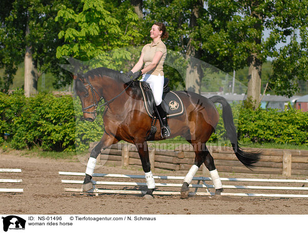 woman rides horse / NS-01496