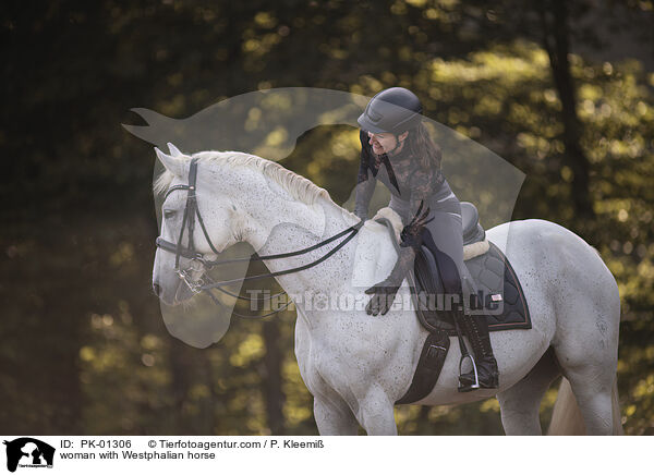 Frau mit Westfale / woman with Westphalian horse / PK-01306