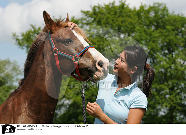Frau mit Westflischem Reitpony / woman with pony / AP-05224