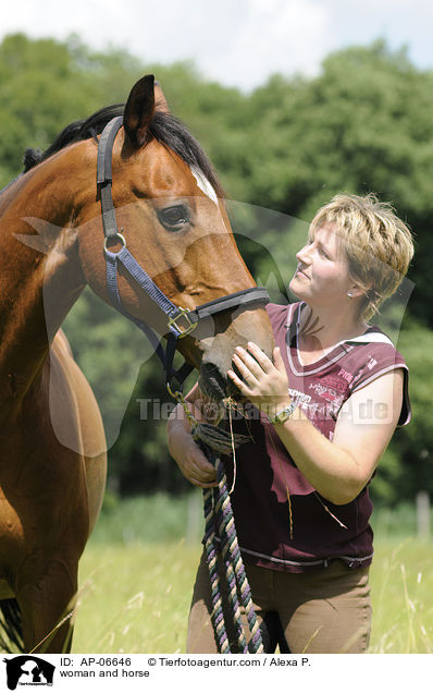 woman and horse / AP-06646