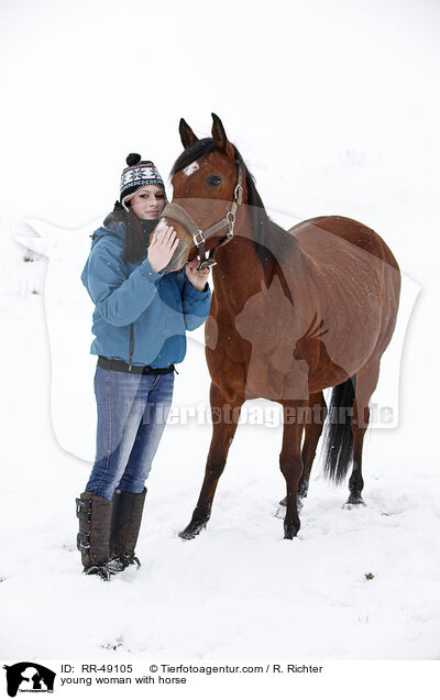 junge Frau mit Pferd / young woman with horse / RR-49105
