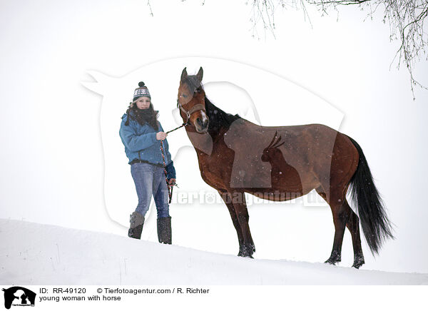 junge Frau mit Pferd / young woman with horse / RR-49120