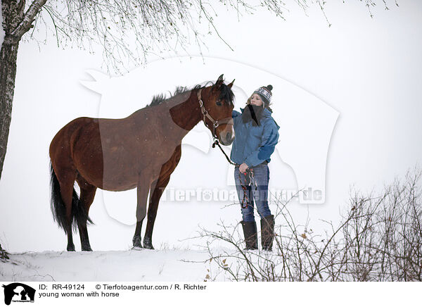 junge Frau mit Pferd / young woman with horse / RR-49124