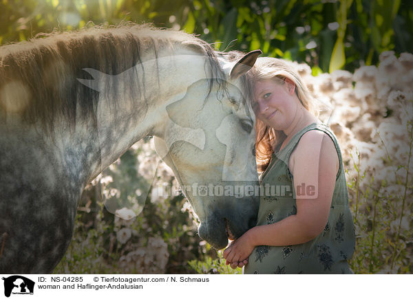 Frau und Haflinger-Andalusier / woman and Haflinger-Andalusian / NS-04285