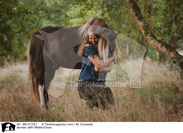 Frau mit Welsh-Mix / woman with Welsh-Cross / MC-01351