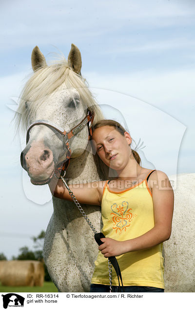 Mdchen mit Pferd / girl with horse / RR-16314