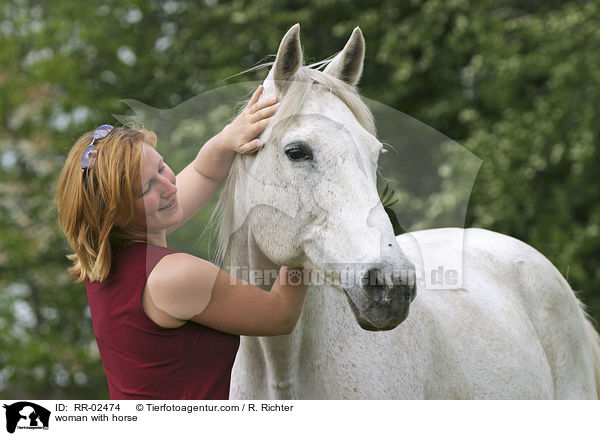 Frau mit Pferd / woman with horse / RR-02474