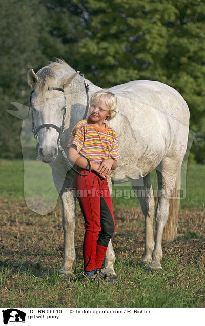 Mdchen mit Pony / girl with pony / RR-06610