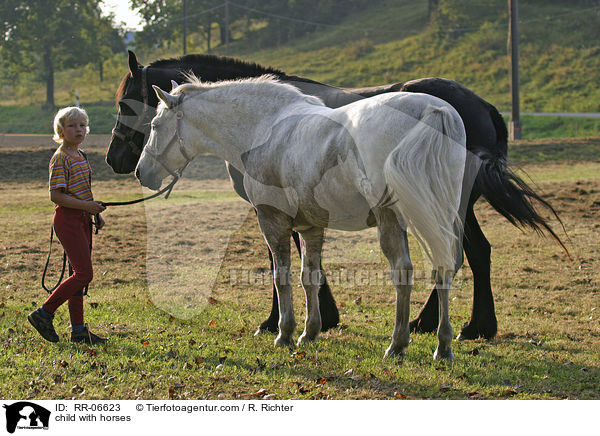 Kind mit Pferden / child with horses / RR-06623