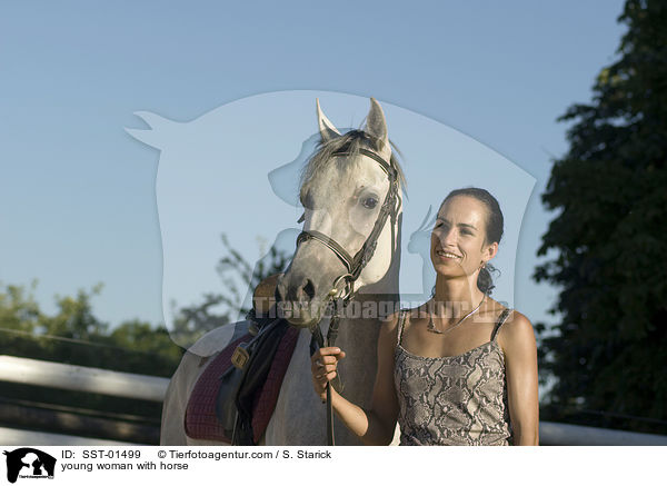 junge Frau mit Pferd / young woman with horse / SST-01499