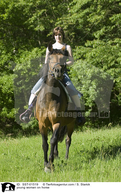 Mdchen auf Pferd / young woman on horse / SST-01519
