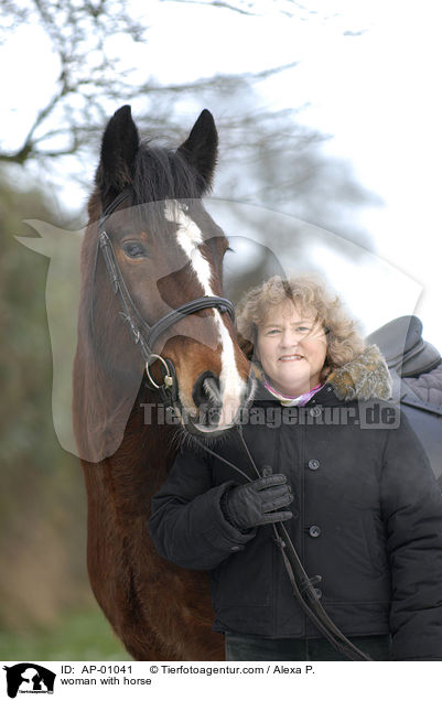 Frau mit Pferd / woman with horse / AP-01041