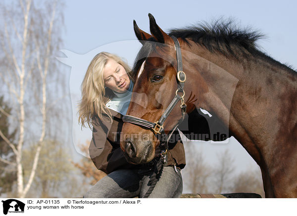 junge Frau mit Pferd / young woman with horse / AP-01135