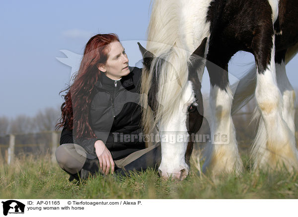 junge Frau mit Irish Tinker / young woman with horse / AP-01165