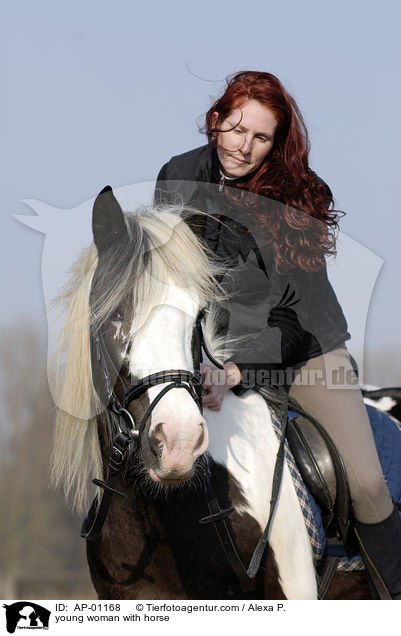 junge Frau mit Irish Tinker / young woman with horse / AP-01168