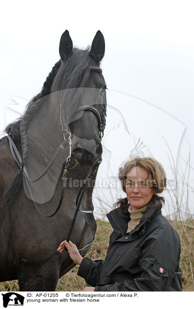 junge Frau mit Friesen / young woman with friesian horse / AP-01205