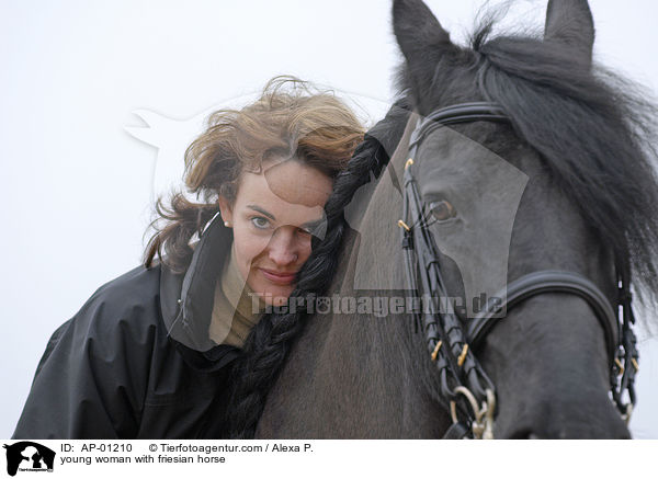 junge Frau mit Friesen / young woman with friesian horse / AP-01210