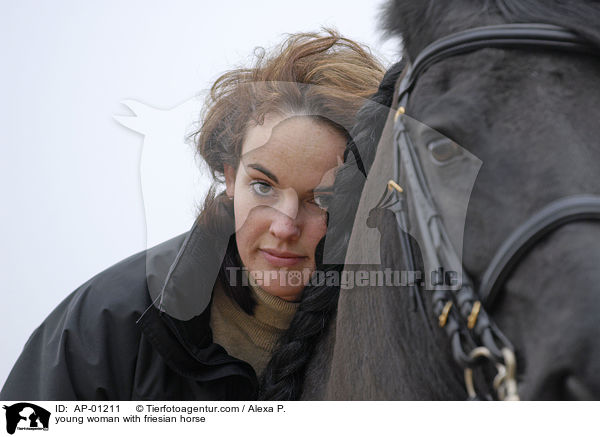 junge Frau mit Friesen / young woman with friesian horse / AP-01211