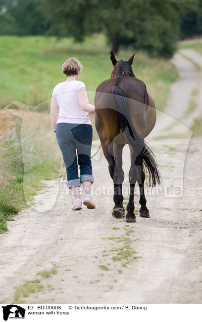 Frau fhrt Pferd / woman with horse / BD-00608