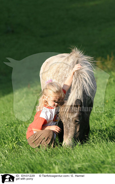 Mdchen mit Pony / girl with pony / EH-01229