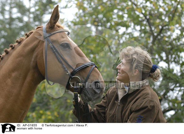 woman with horse / AP-01855