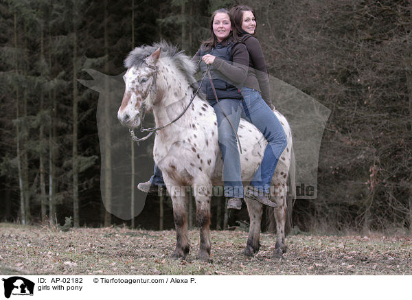 Mdels mit Pony / girls with pony / AP-02182