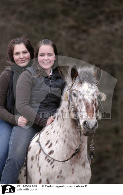 Mdels mit Pony / girls with pony / AP-02189