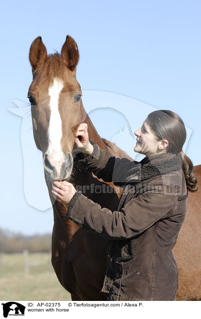 Frau mit Pferd / woman with horse / AP-02375