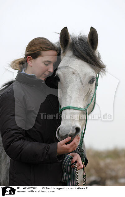 Frau mit Araber / woman with arabian horse / AP-02396