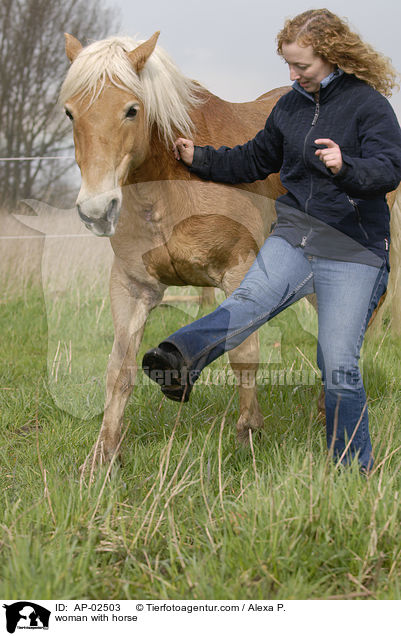 woman with horse / AP-02503