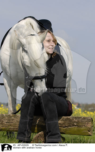 Frau mit Araber / woman with arabian horse / AP-02629
