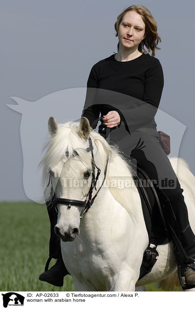 Frau mit Araber / woman with arabian horse / AP-02633