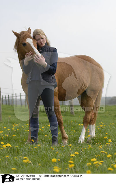 Frau mit Pferd / woman with horse / AP-02668